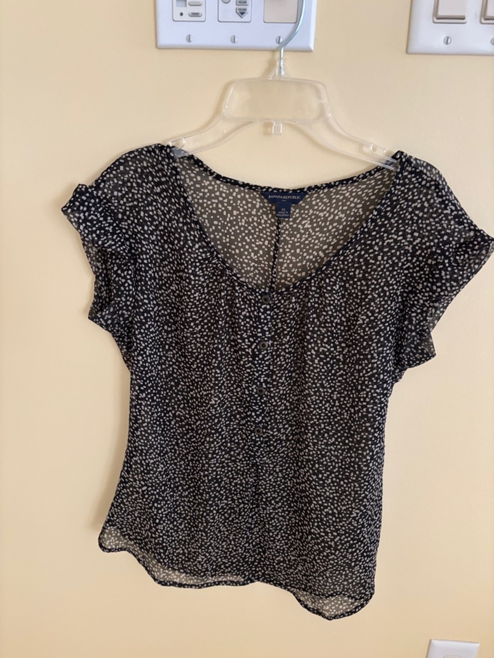 Banana Republic Black and Cream Dot Button-Front Cap Sleeve Blouse